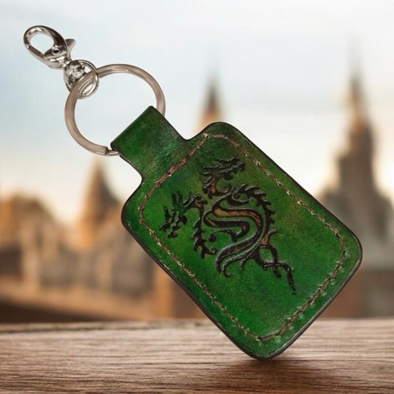 LLAVERO VERDE DE PIEL ARTESANAL